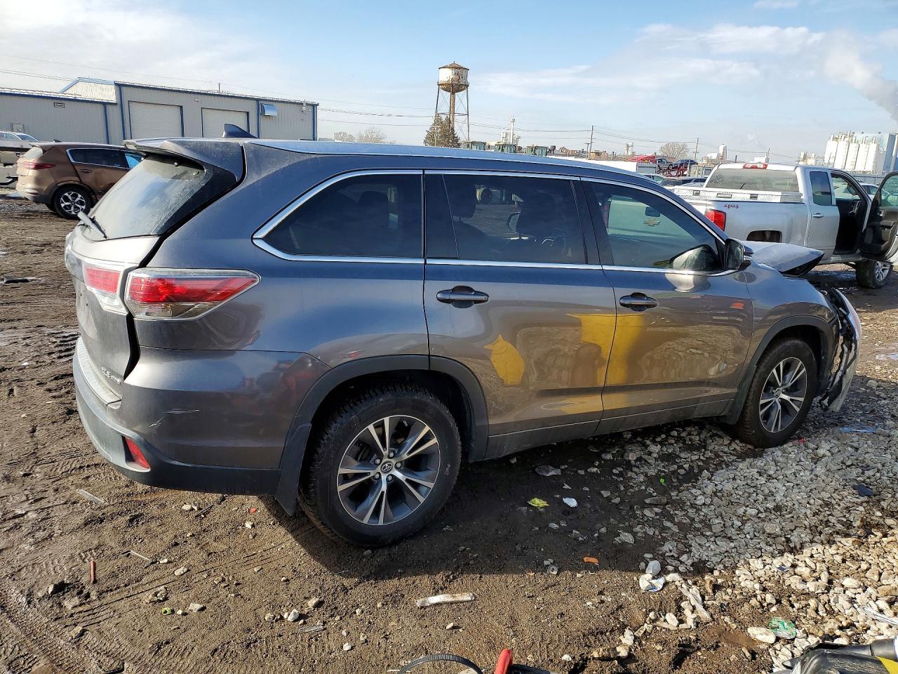 2016 Toyota Highlander Xle - Image 3