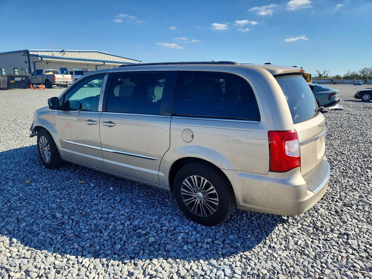 2016 Chrysler Town & Country Touring L - Image 2