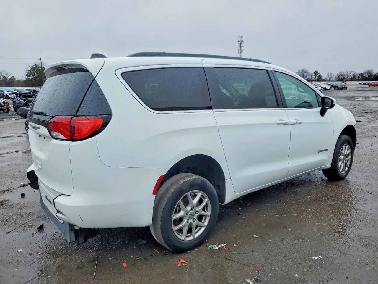 2021 Chrysler Voyager Lxi - Image 3
