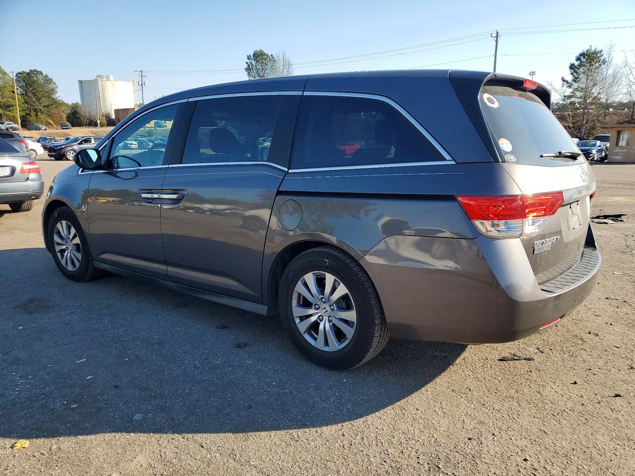 2017 Honda Odyssey Se - Image 2