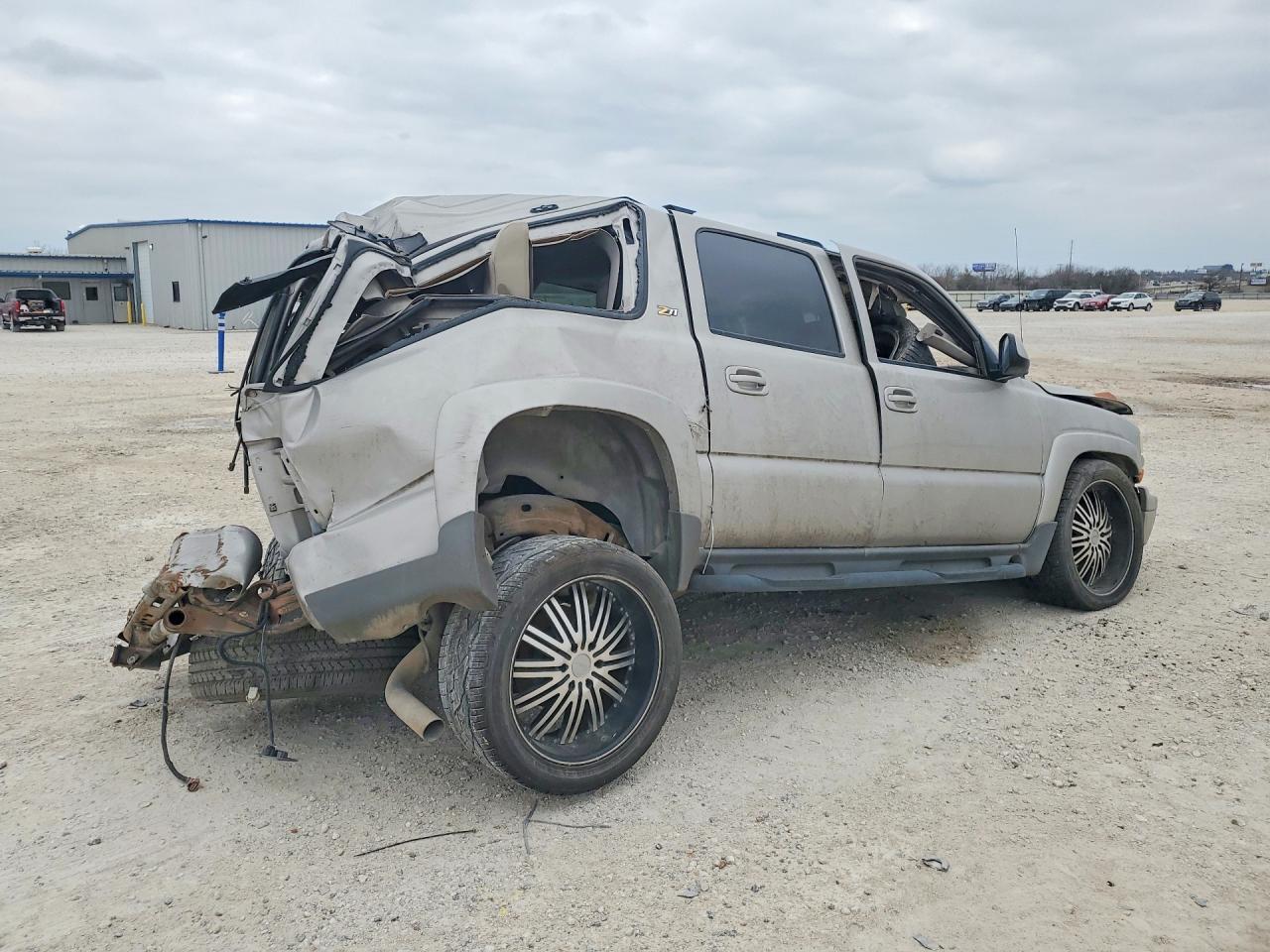 2004 Chevrolet Suburban K1500 - Image 3