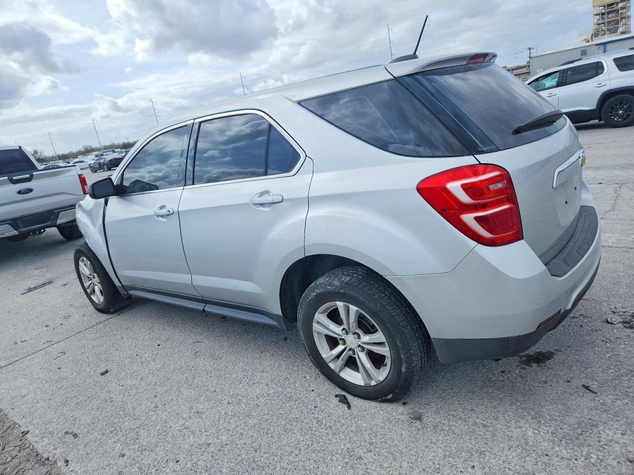 2016 Chevrolet Equinox Ls - Фото 2