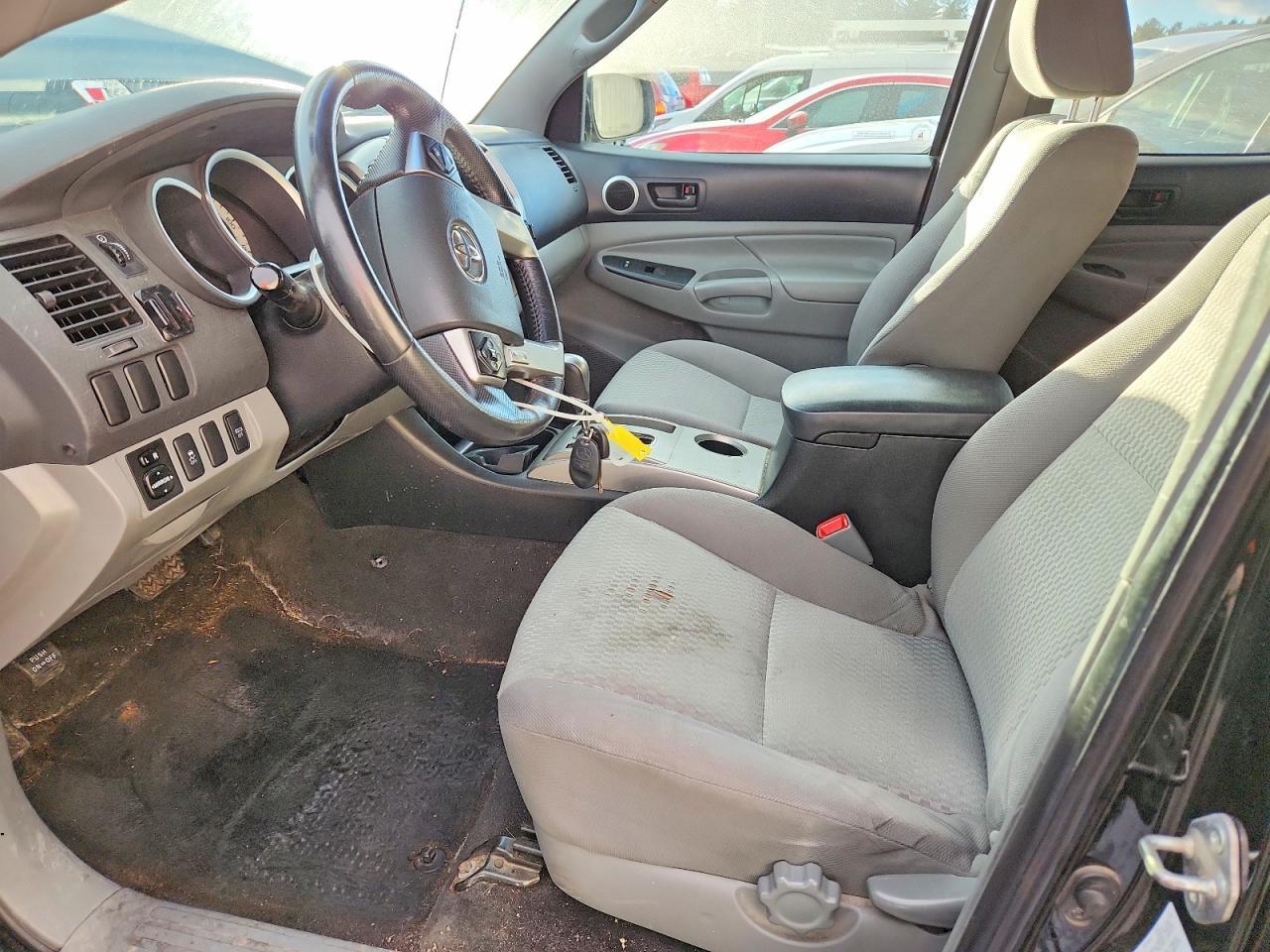2015 Toyota Tacoma V6 - Image 7