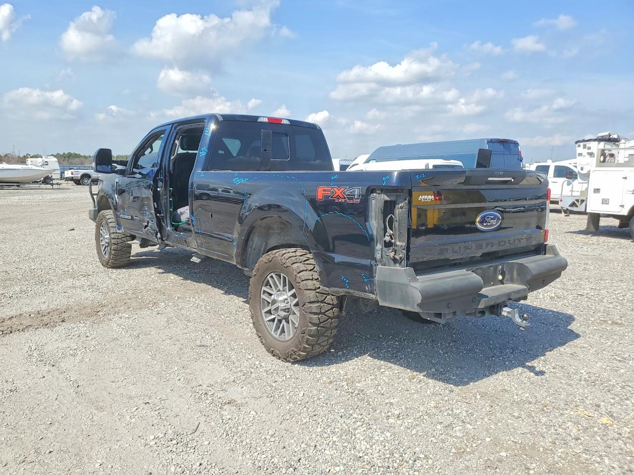 2017 Ford F350 Super Duty - Фото 2