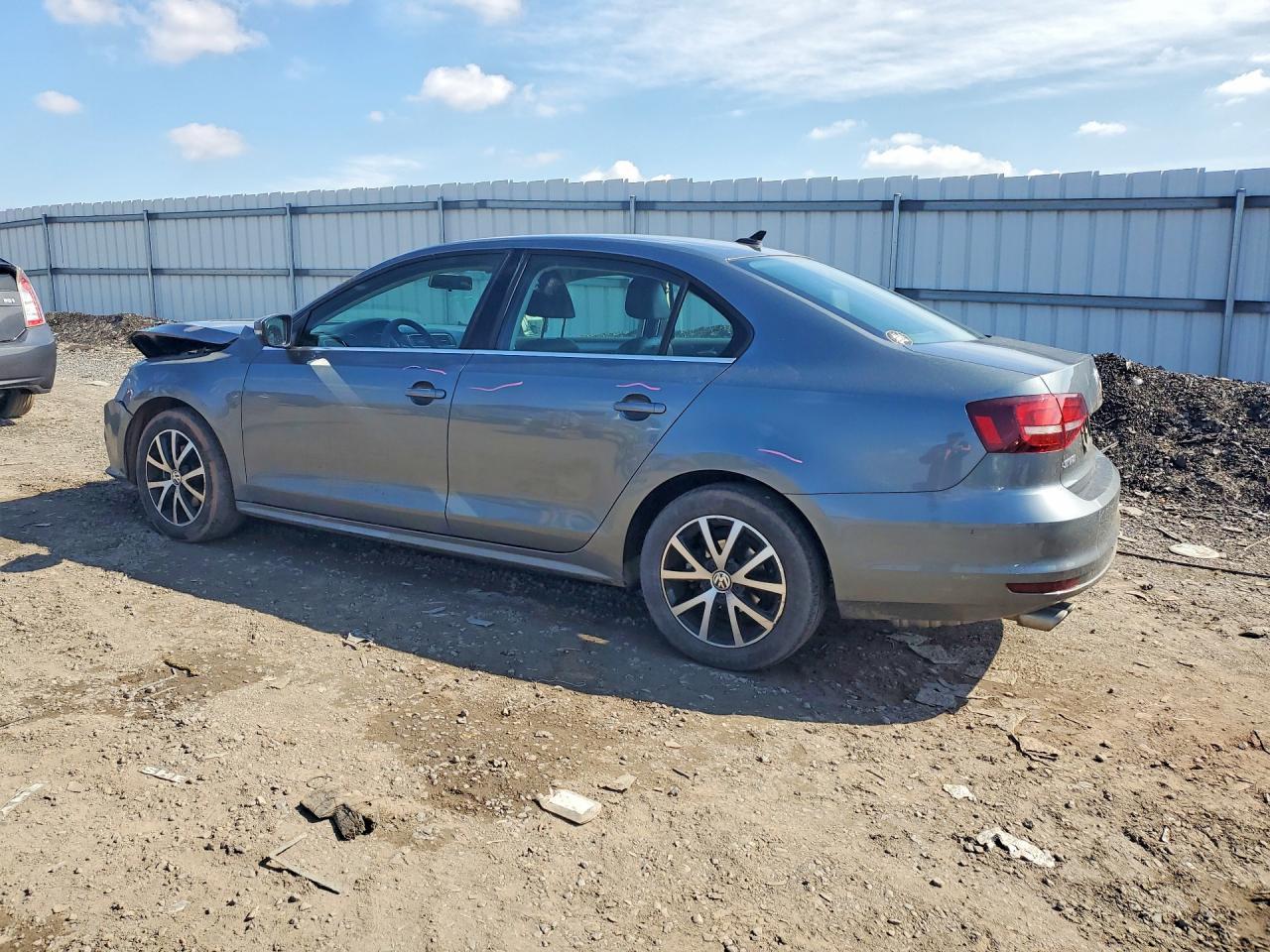 2017 Volkswagen Jetta Se - Фото 2