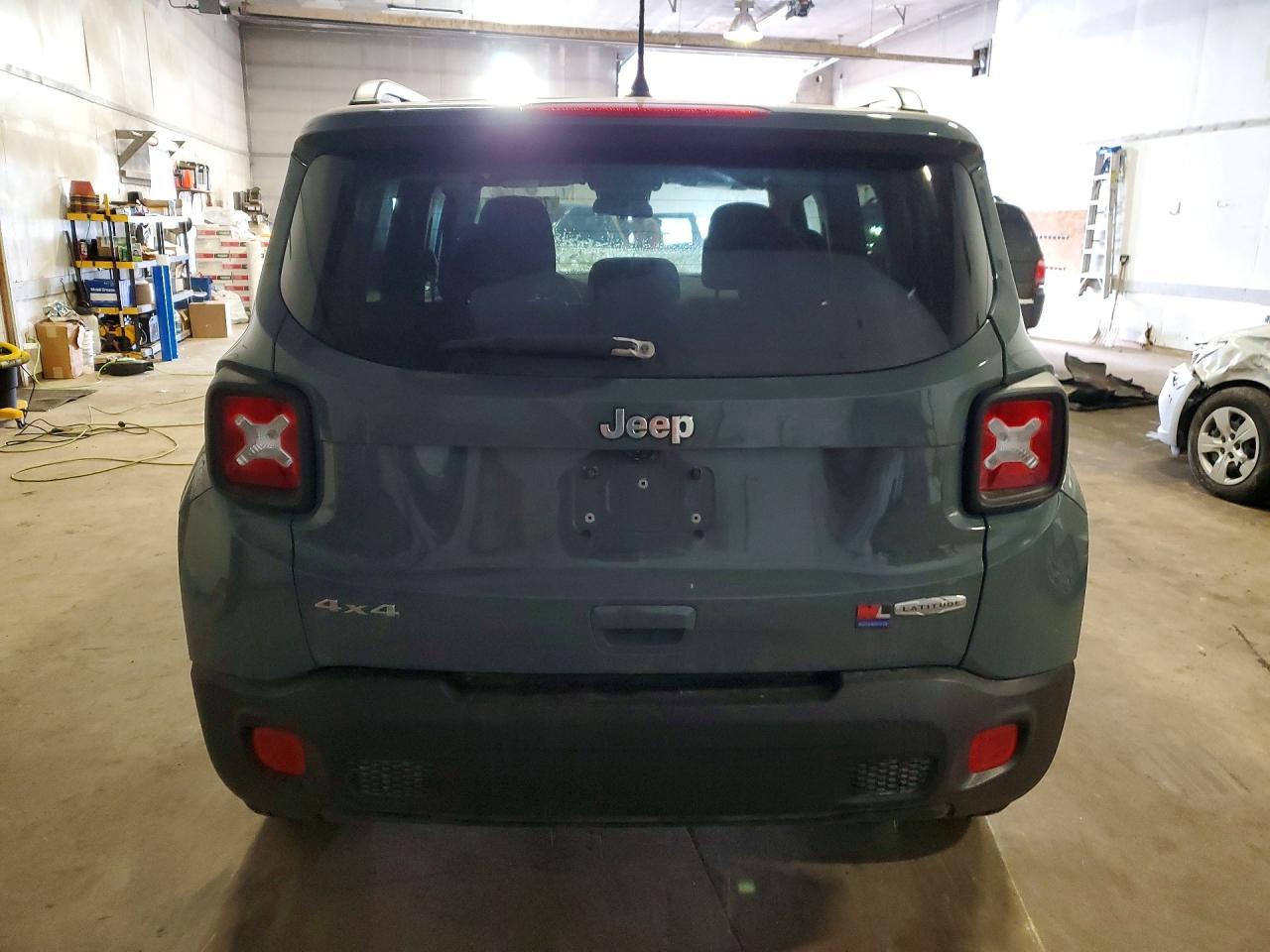 2018 Jeep Renegade Latitude - Image 6