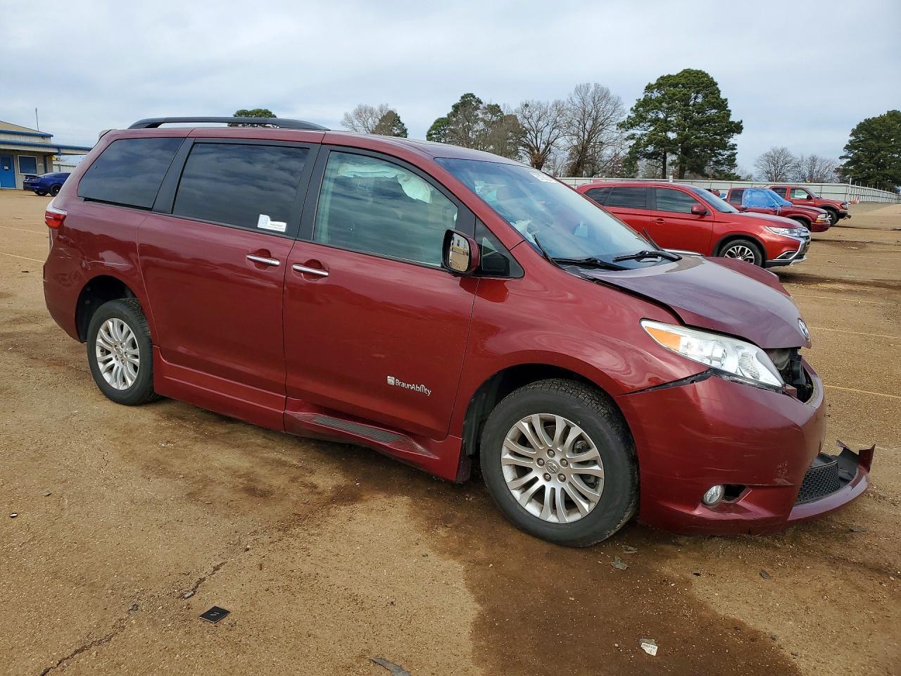 2016 Toyota Sienna Xle - Image 4