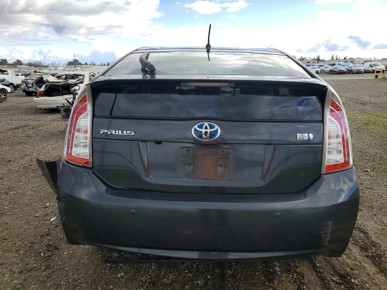 2015 Toyota Prius Two - Фото 6