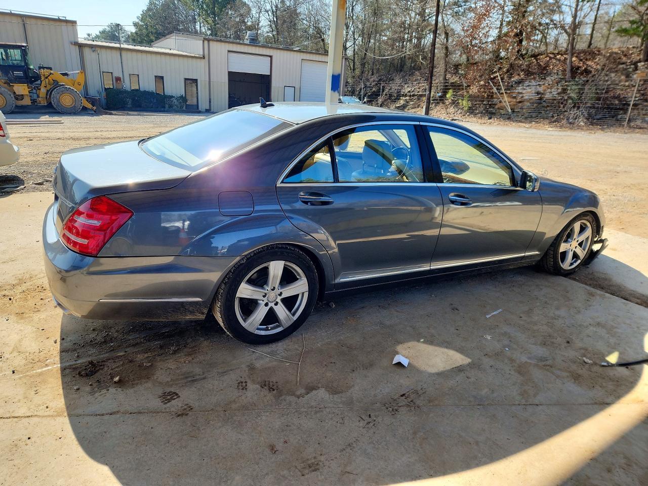 2011 Mercedes-Benz S 550 - Image 3