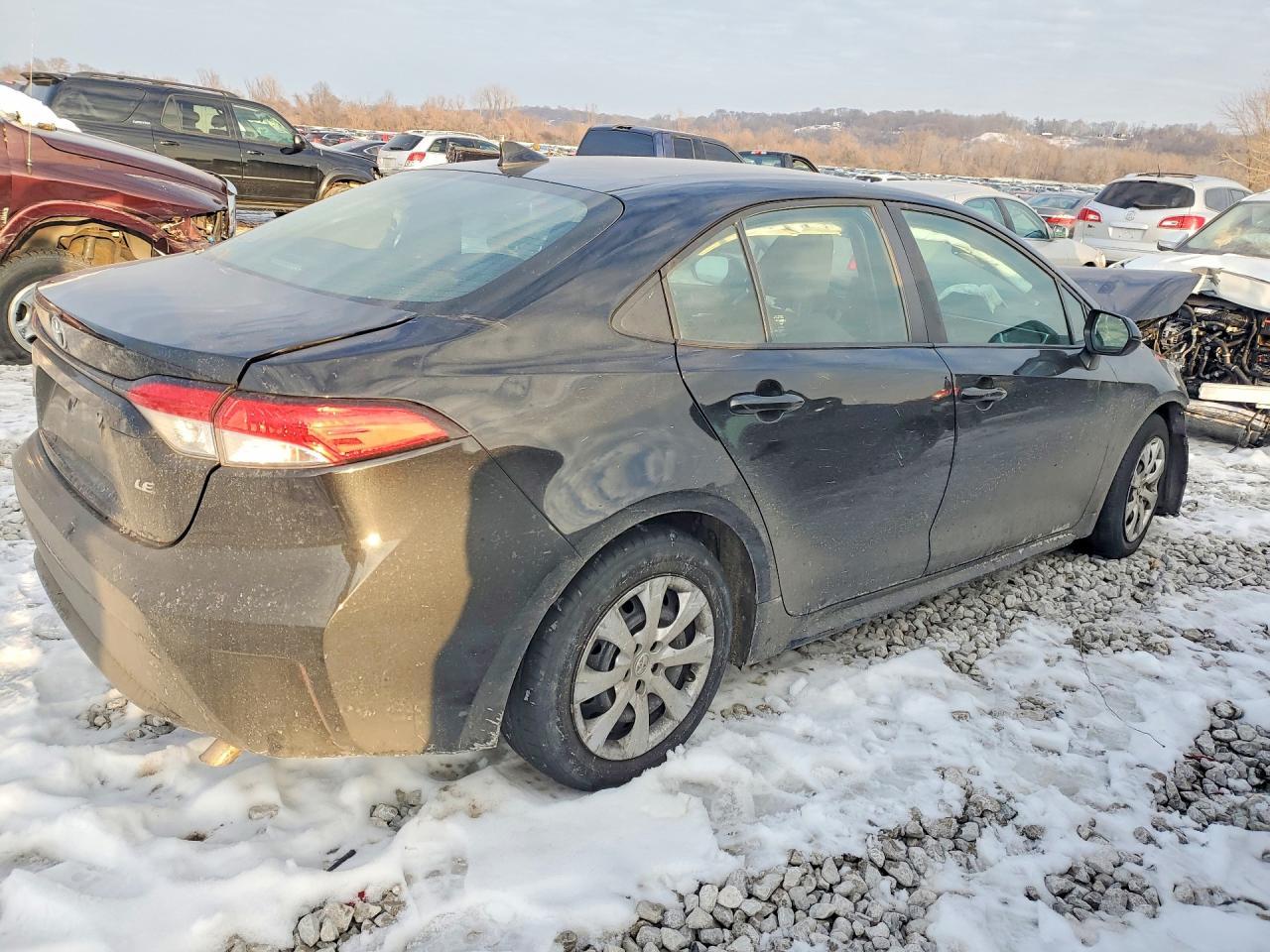 2021 Toyota Corolla Le - Фото 3