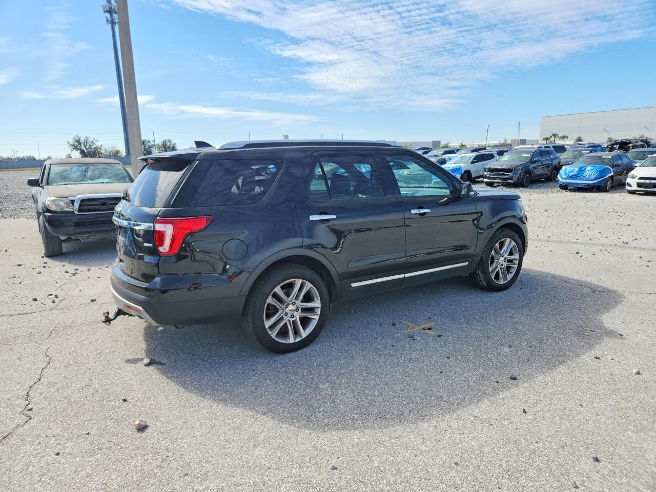 2017 Ford Explorer Limited - Image 3