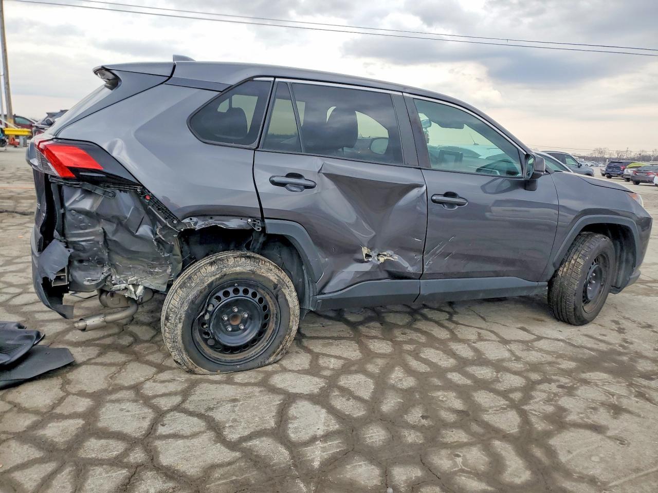 2022 Toyt Rav4 Le - Image 3