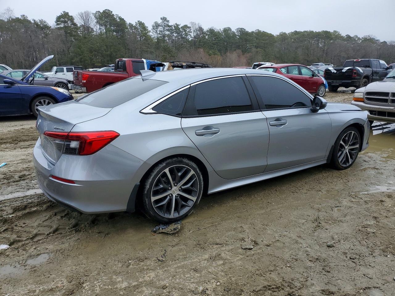 2022 Honda Civic Touring - Image 3