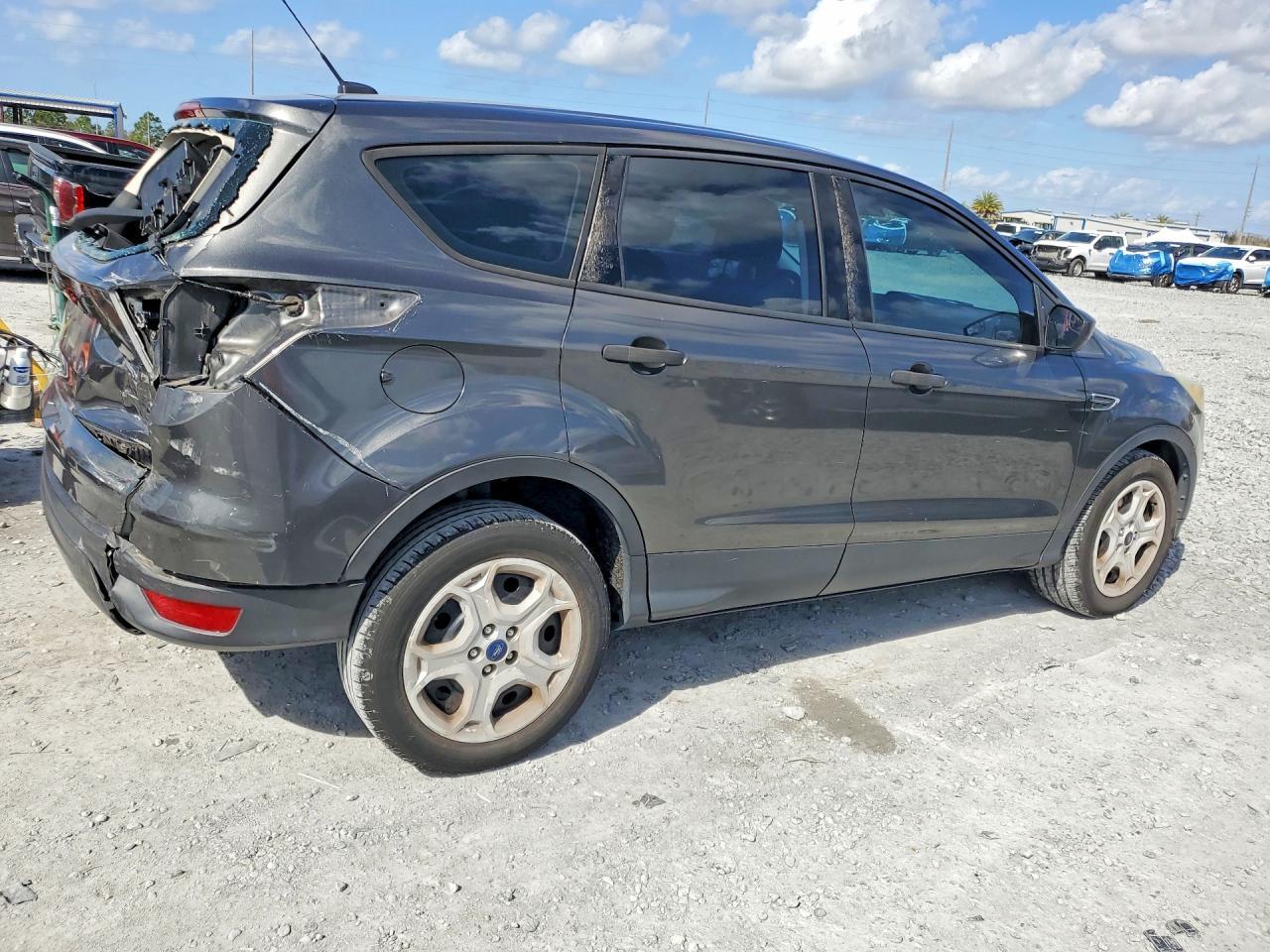 2017 Ford Escape S - Фото 3