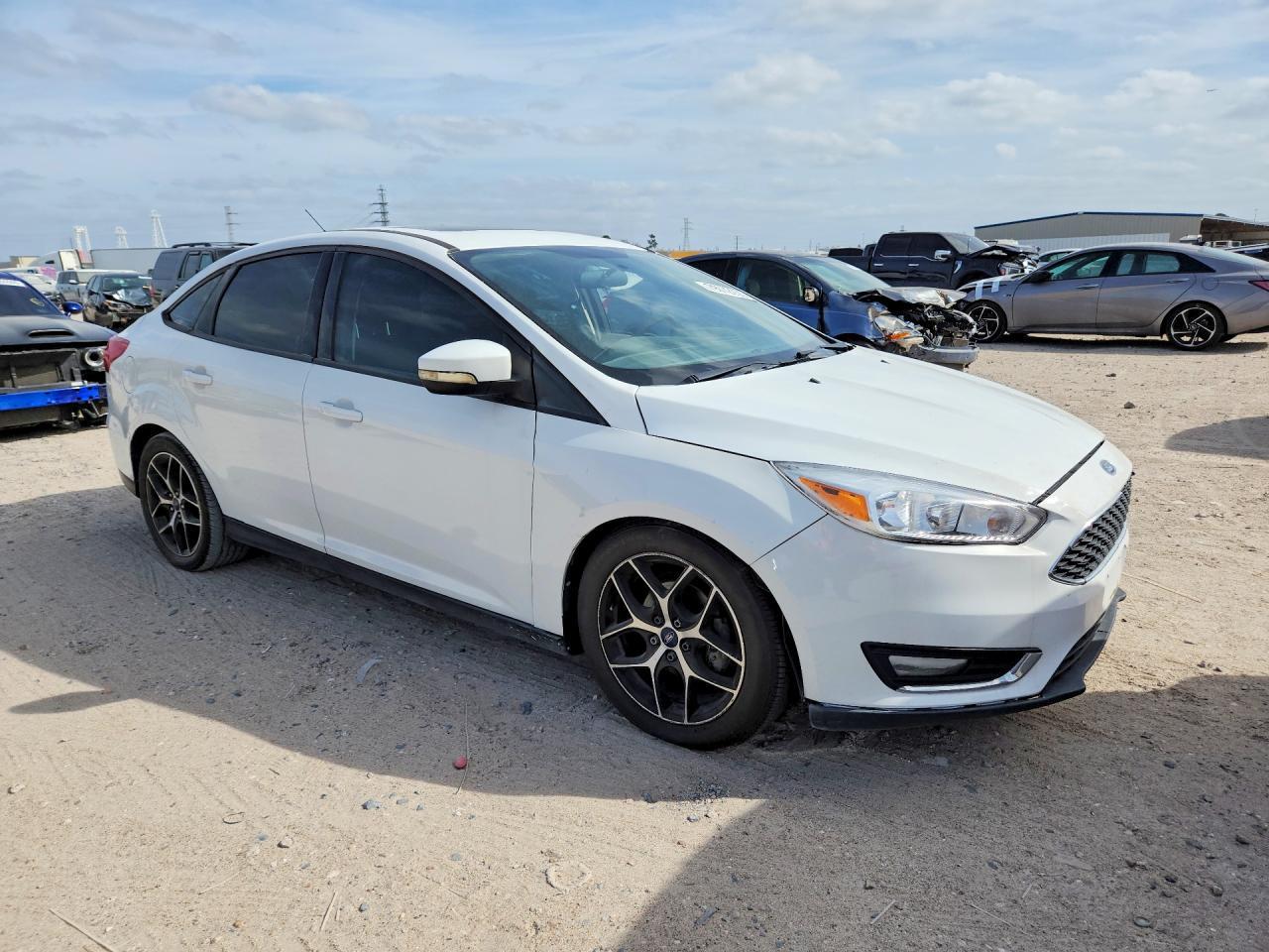 2017 Ford Focus Sel - Image 4