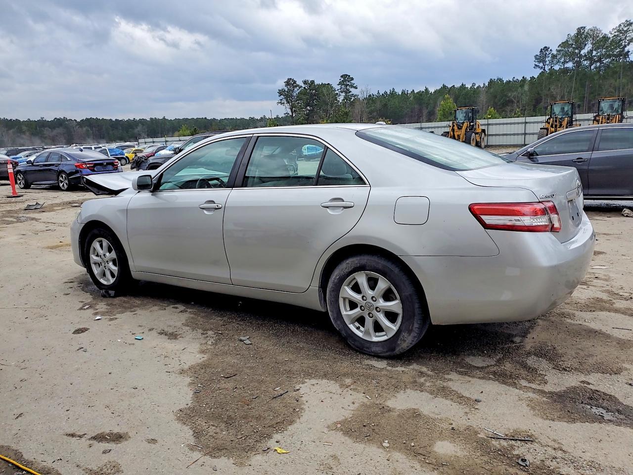2010 Toyota Camry Le - Image 2
