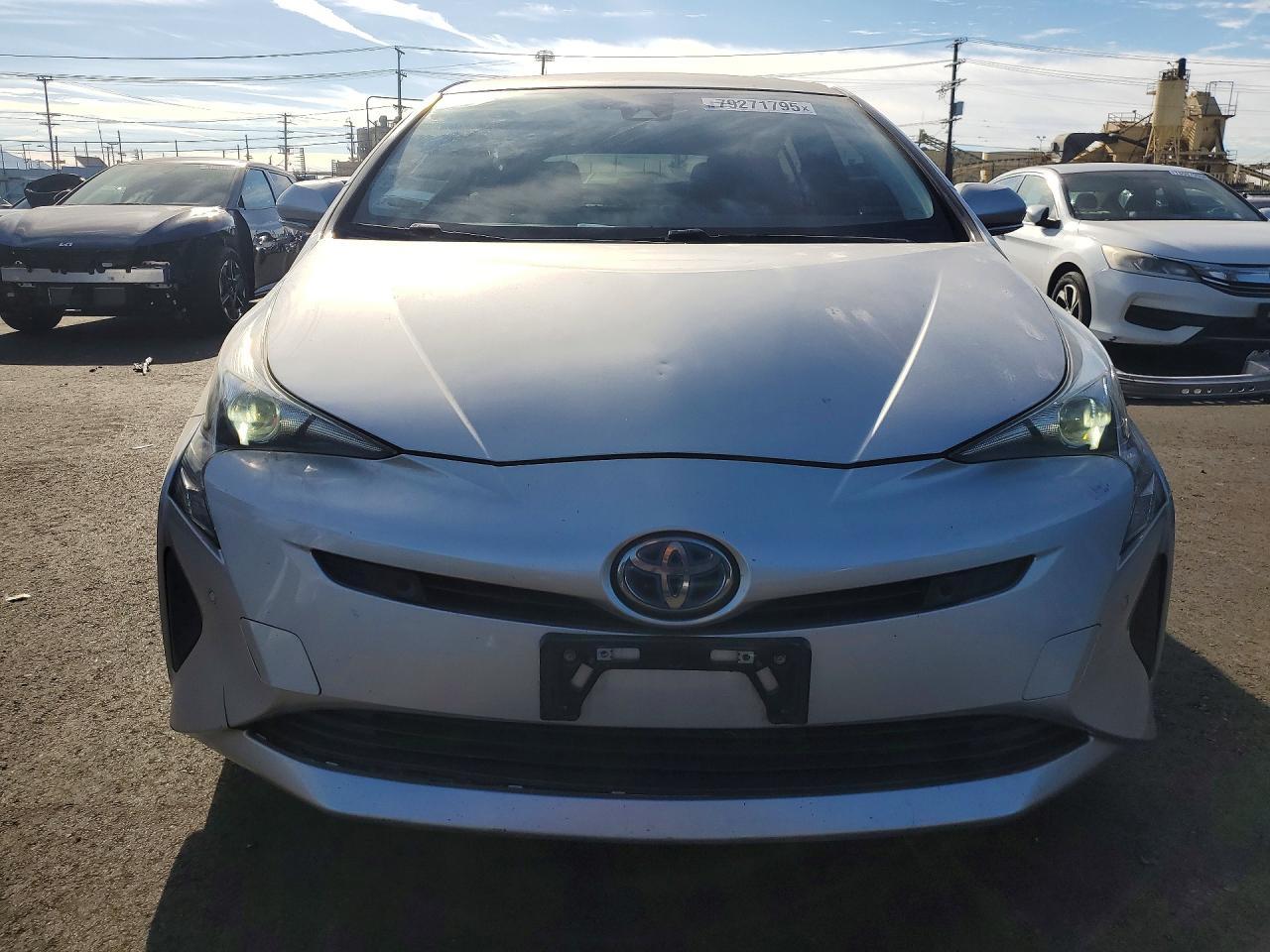 2018 Toyota Prius Three - Фото 5