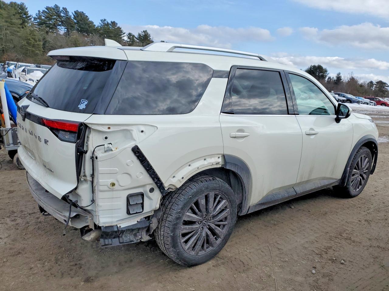 2023 Nissan Pathfinder Sl - Image 3