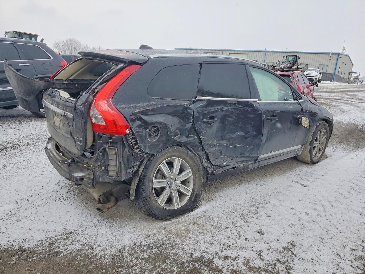 2016 Volvo Xc60 T6 Platinum - Image 3