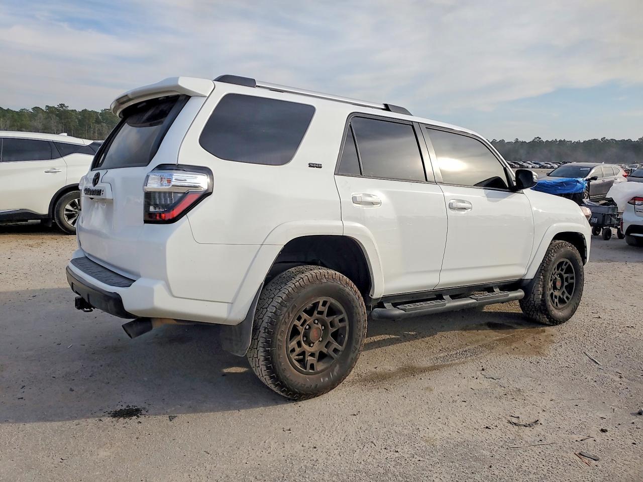 2022 Toyota 4Runner Sr5 Premium - Image 3