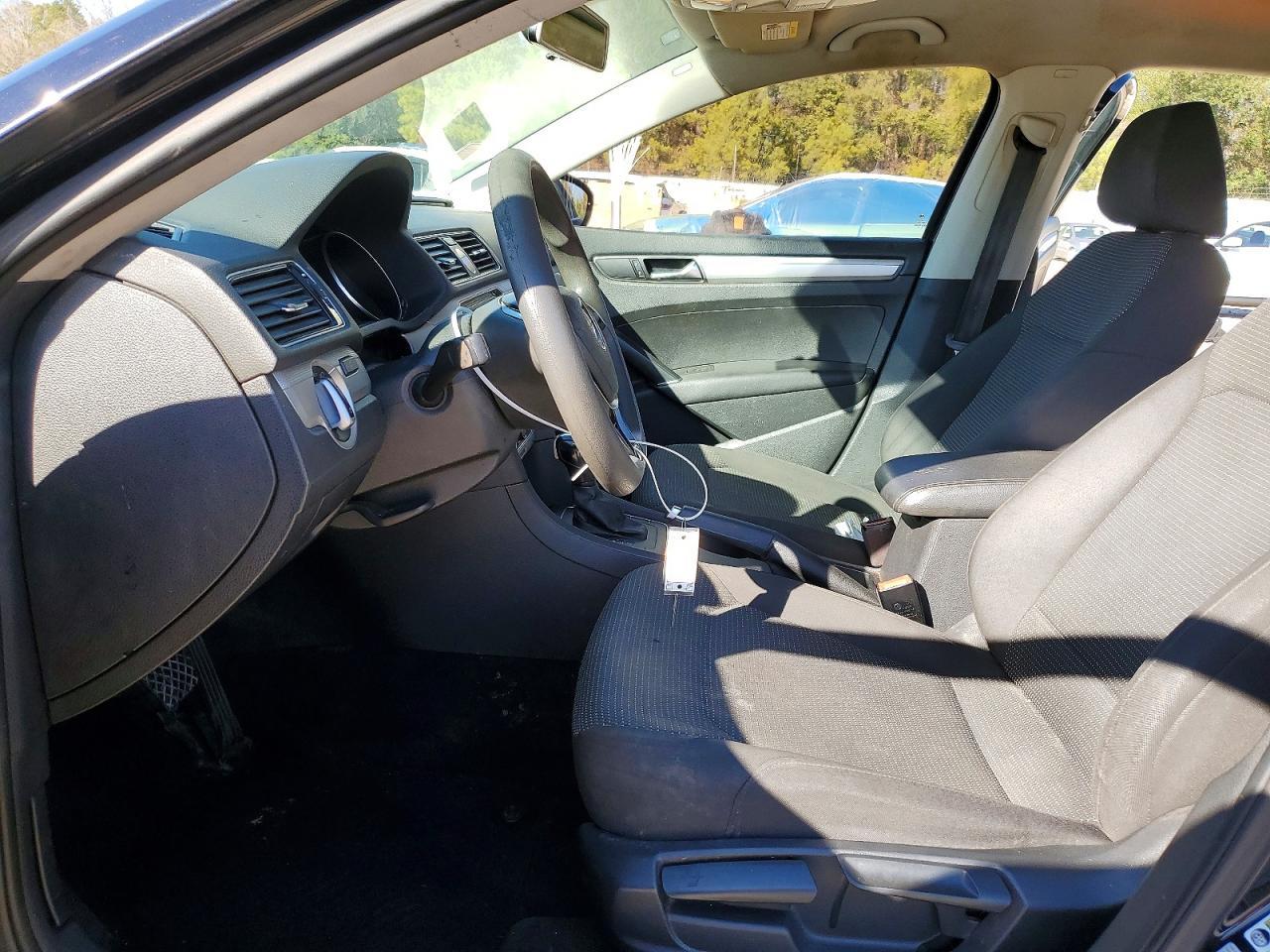 2017 Volkswagen Passat S - Фото 7