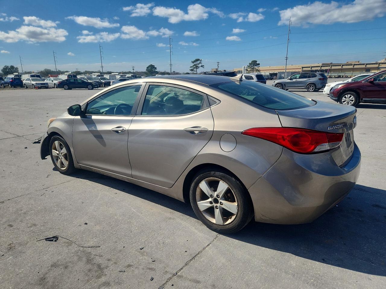 2013 Hyundai Elantra Gls - Image 2