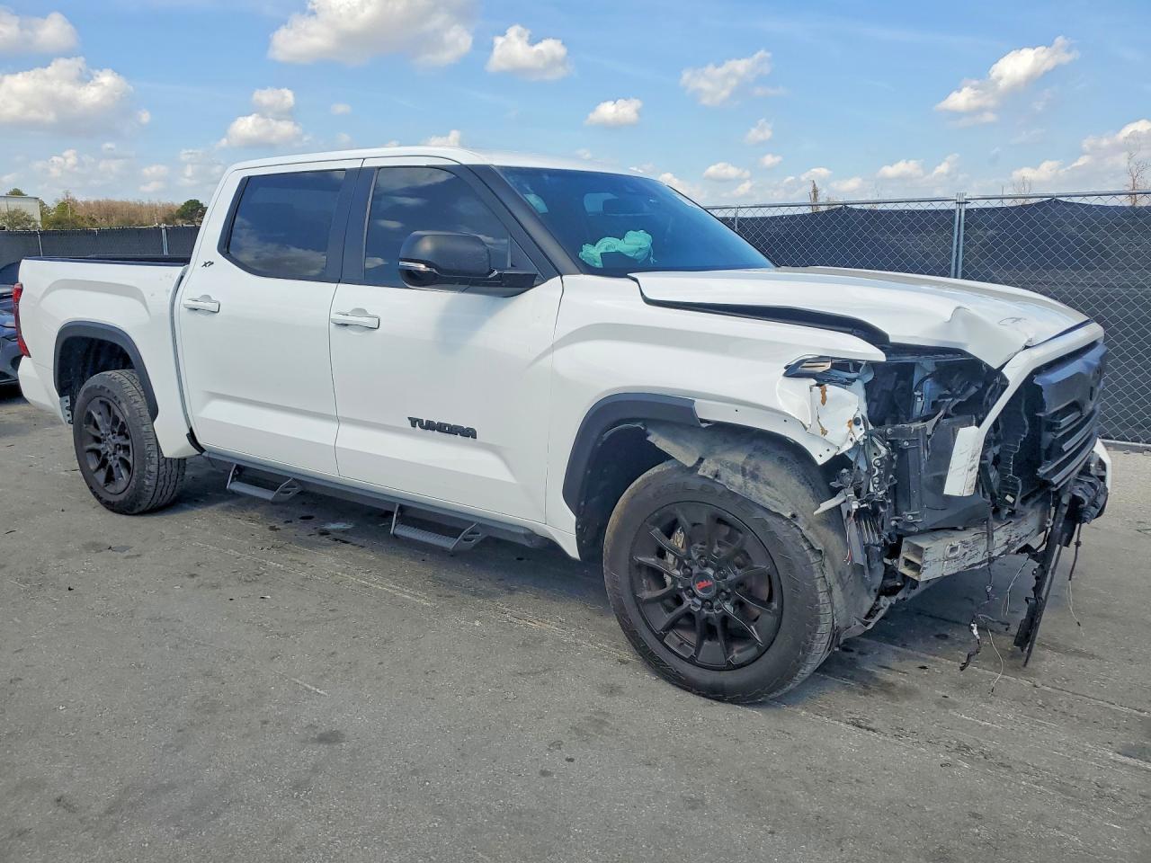 2025 Toyota Tundra Crewmax Sr - Image 4