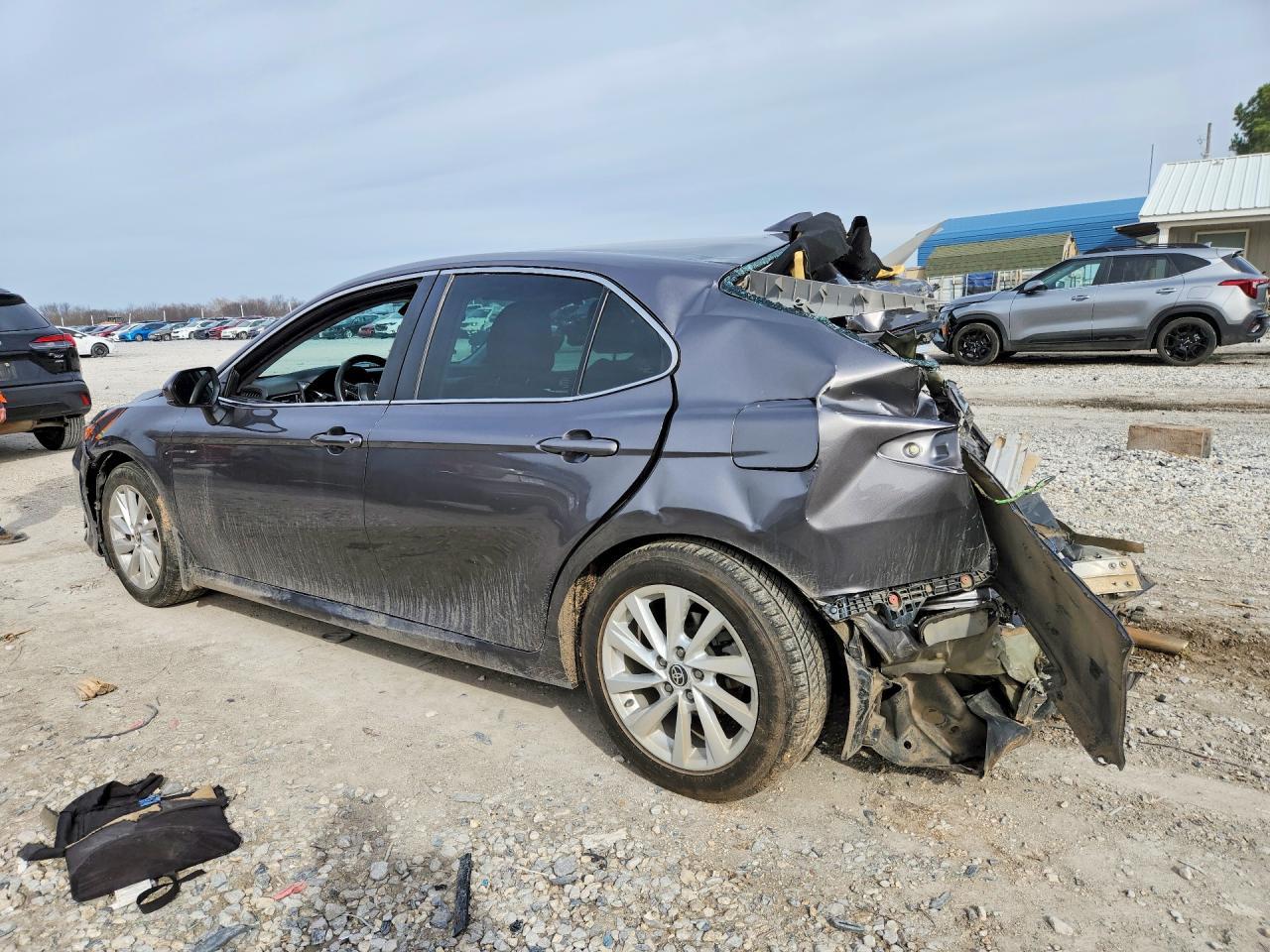 2021 Toyota Camry Le - Фото 2