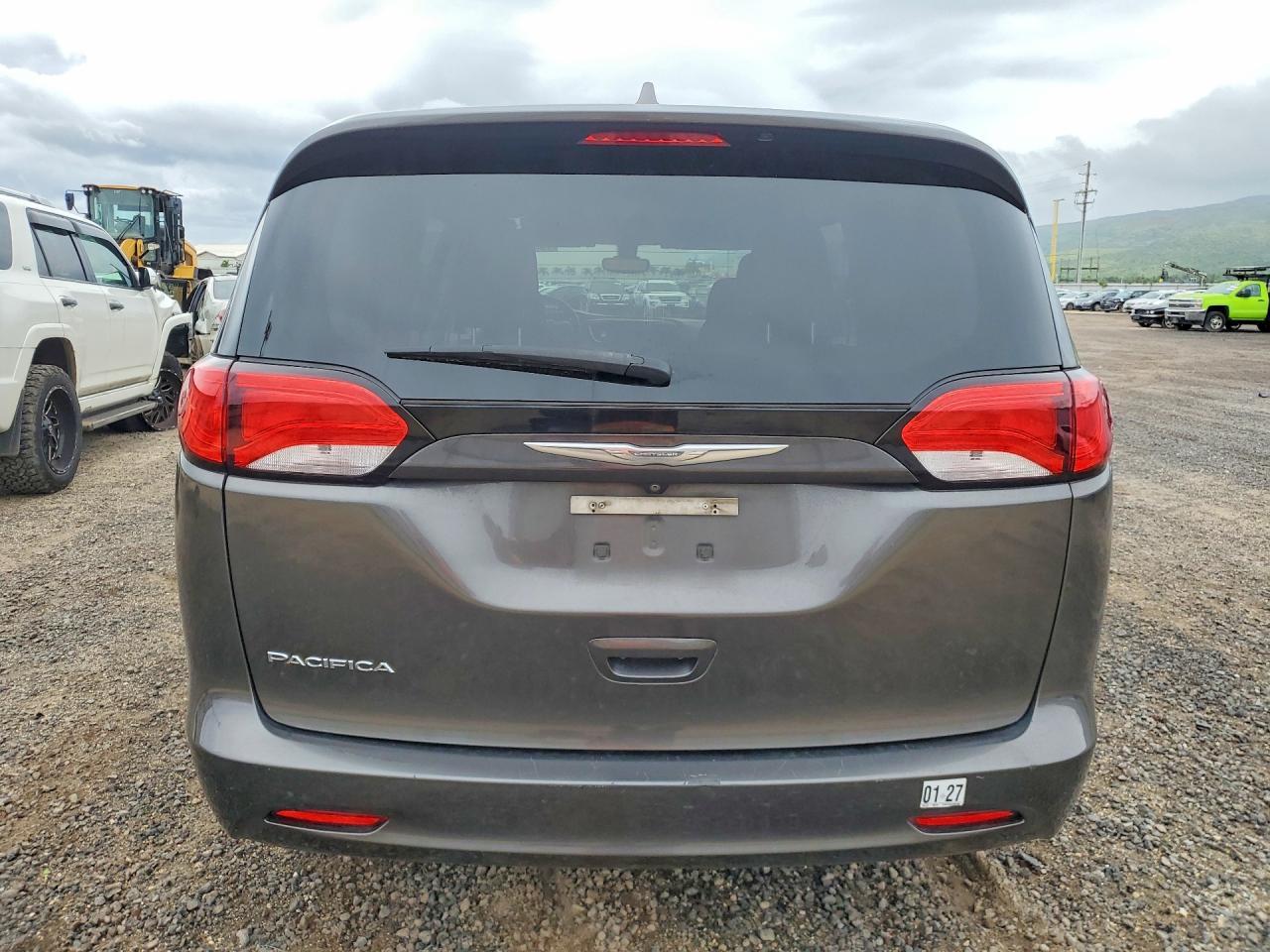 2017 Chrysler Pacifica Touring - Фото 6