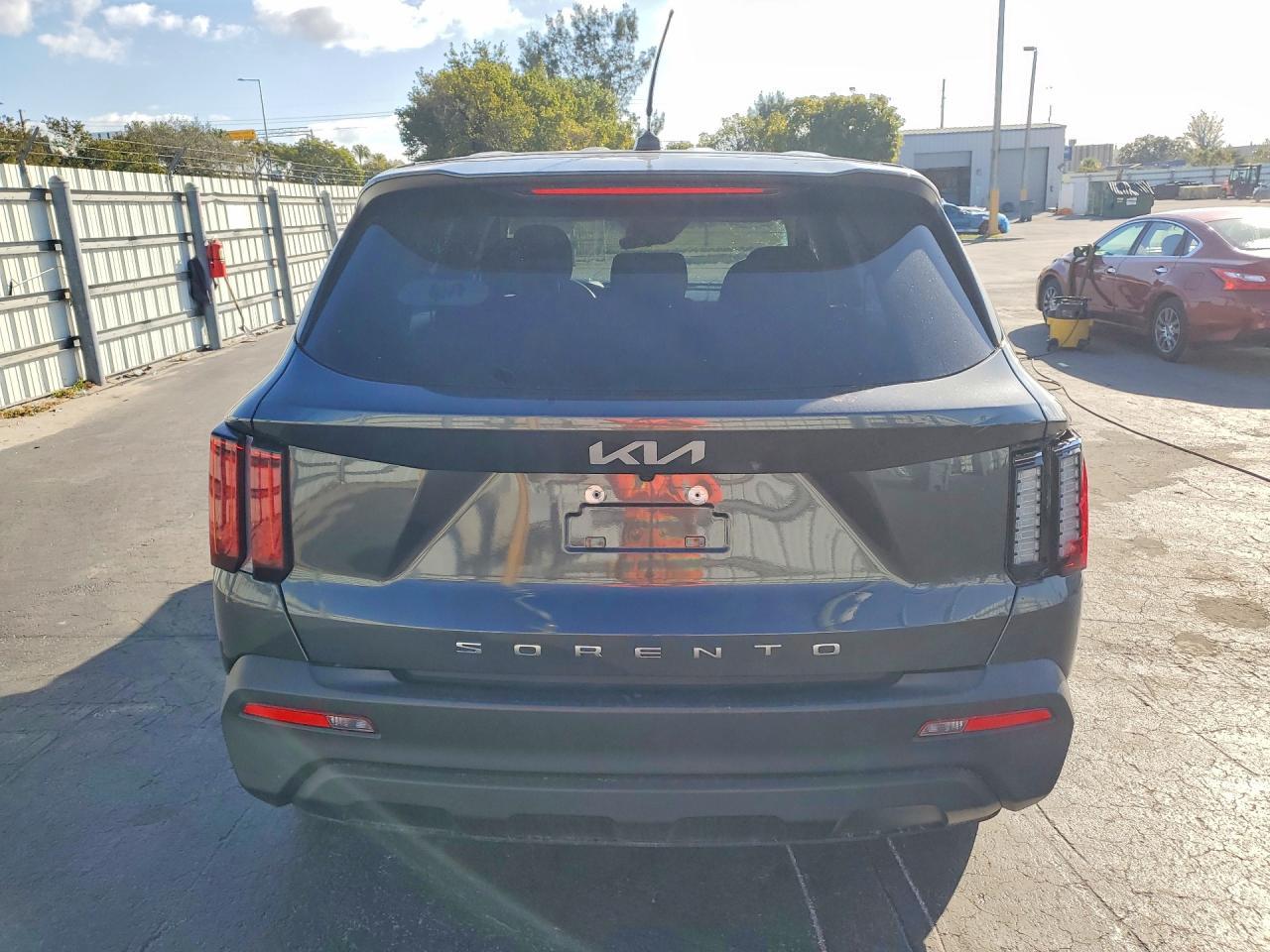 2022 Kia Sorento Lx - Image 6
