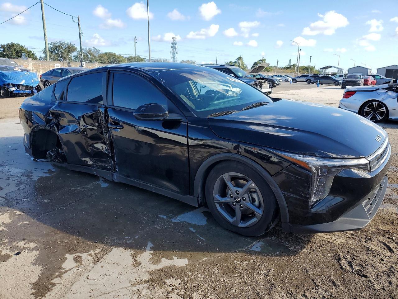 2025 Kia K4 Lxs - Image 4