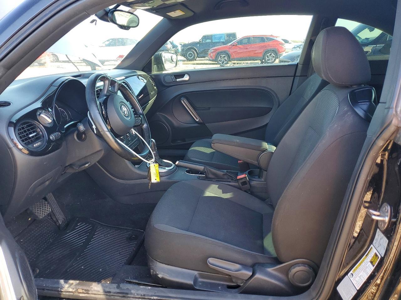 2016 Volkswagen Beetle 1.8T - Фото 7