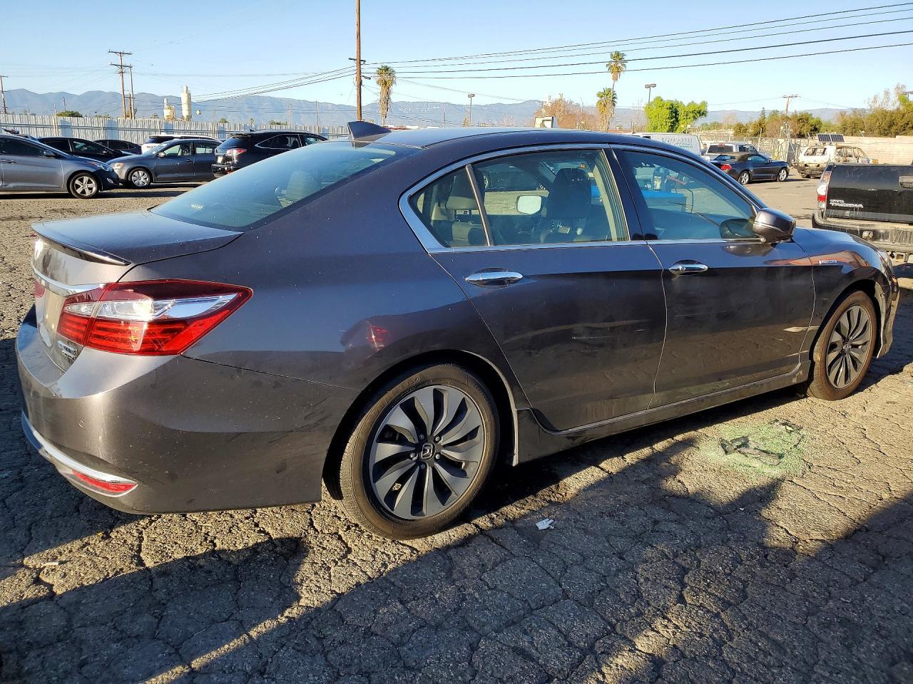 2017 Honda Accord Touring Hybrid - Фото 3
