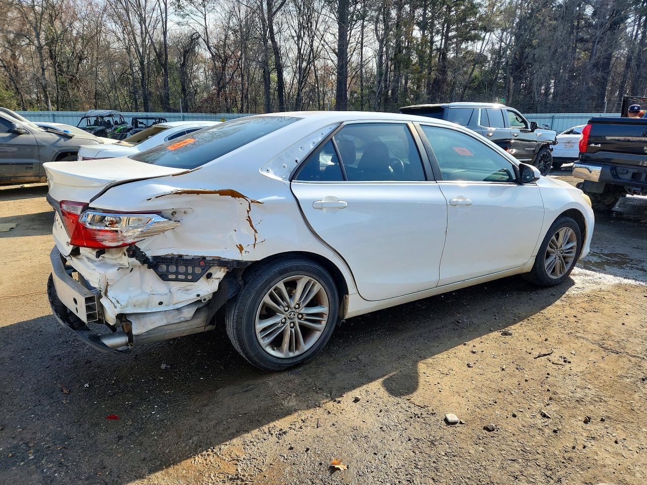 2015 Toyota Camry Le - Фото 3
