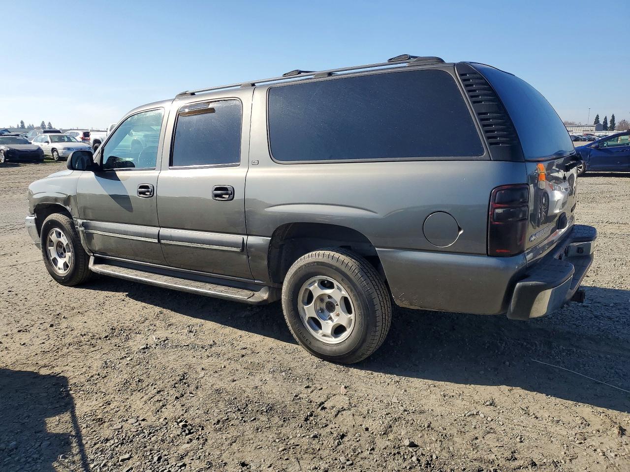 2002 Chevrolet Suburban C1500 - Image 2