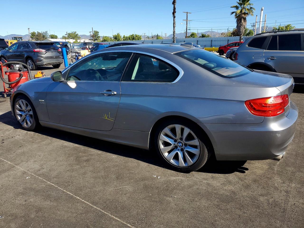 2011 BMW 328 Xi Sulev - Image 2