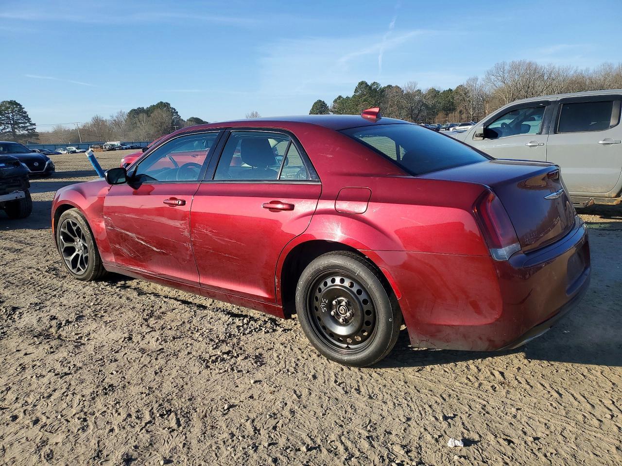 2019 Chrysler 300 Touring - Фото 2