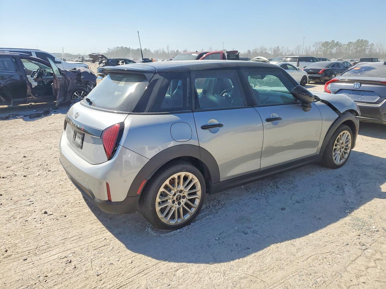 2025 Mini Cooper S - Фото 3