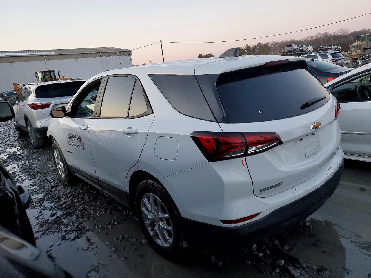 2023 Chevrolet Equinox Ls - Фото 2