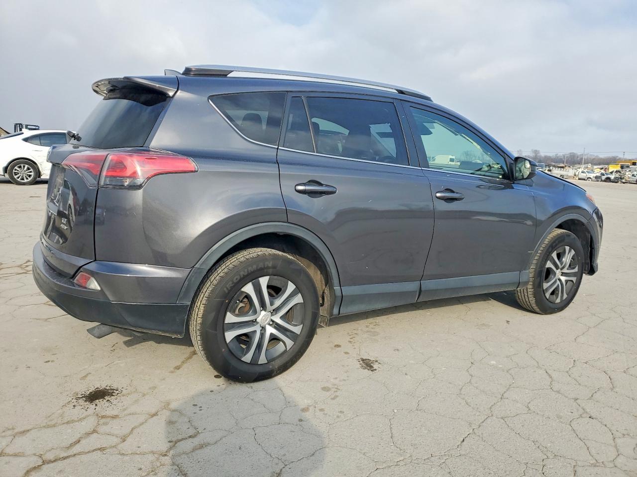 2017 Toyota Rav4 Le - Фото 3