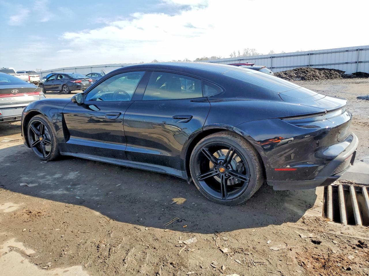 2020 Porsche Taycan Turbo - Фото 2