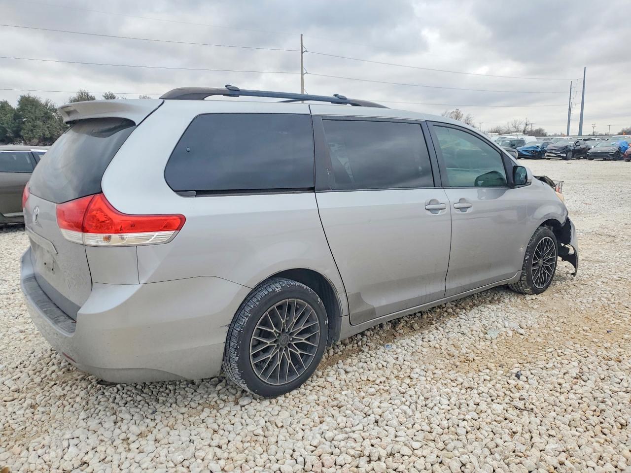 2012 Toyota Sienna Xle - Image 3