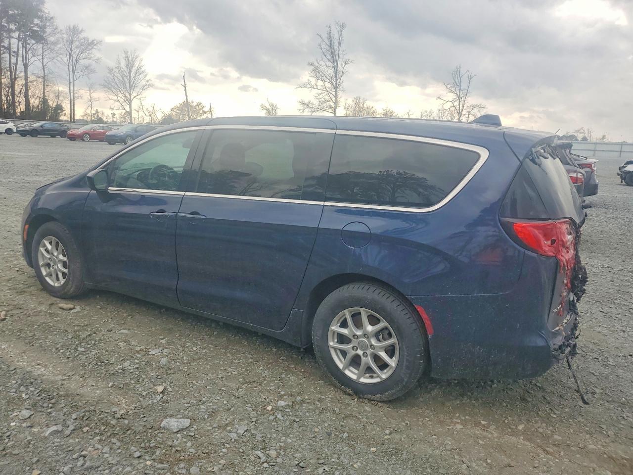 2020 Chrysler Voyager Lx - Фото 2