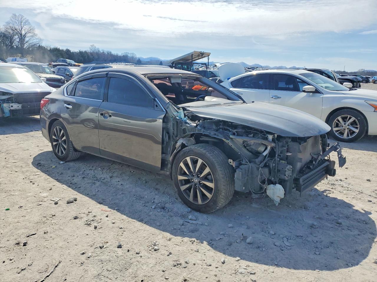 2017 Nissan Altima 2.5 - Image 4