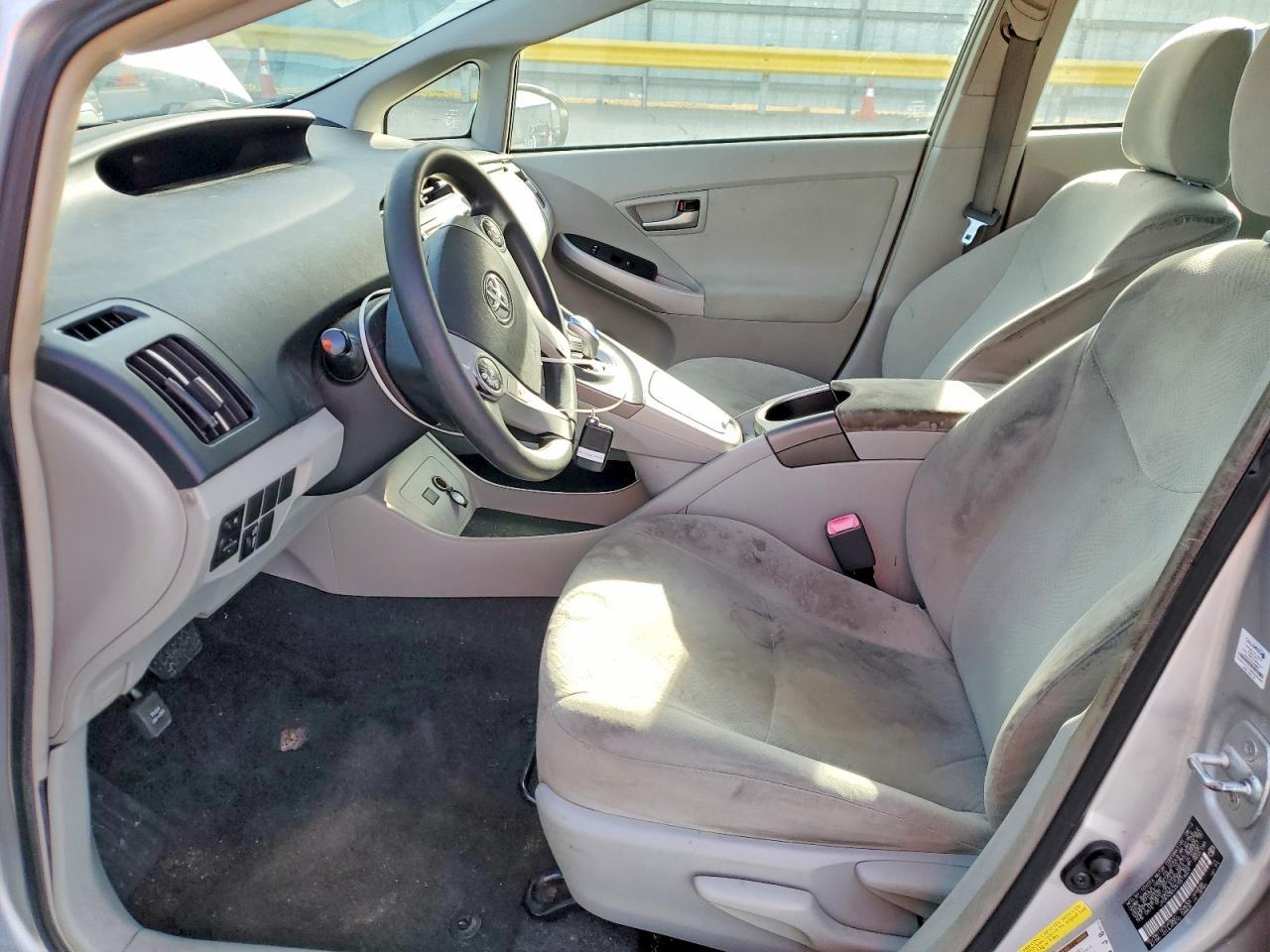 2012 Toyota Prius Two - Фото 7