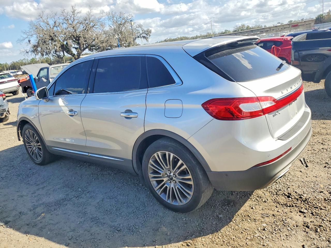 2016 Lincoln Mkx Reserve - Image 2