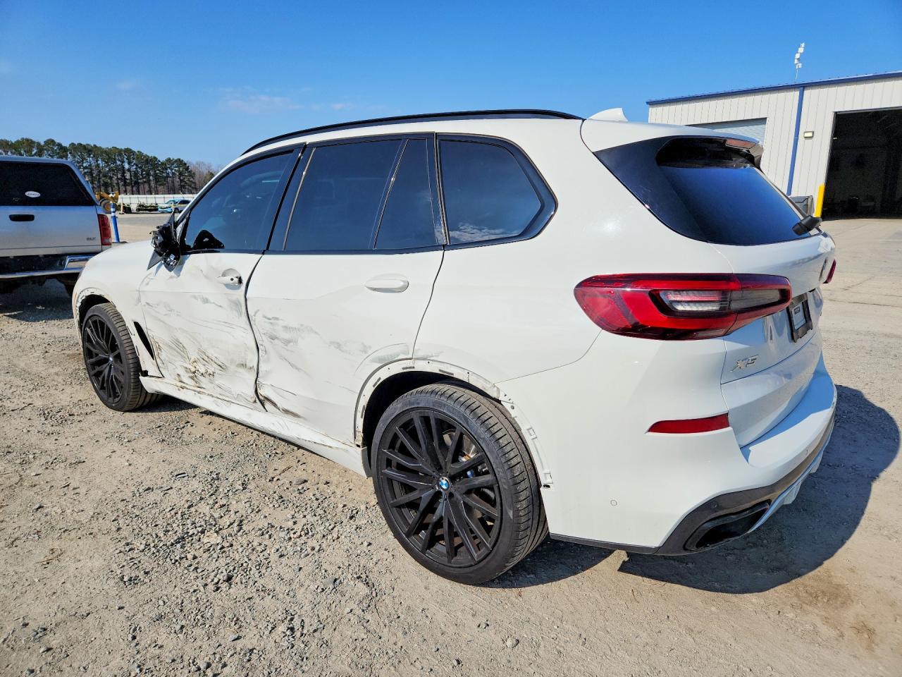 2022 BMW X5 xDrive40I - Фото 2