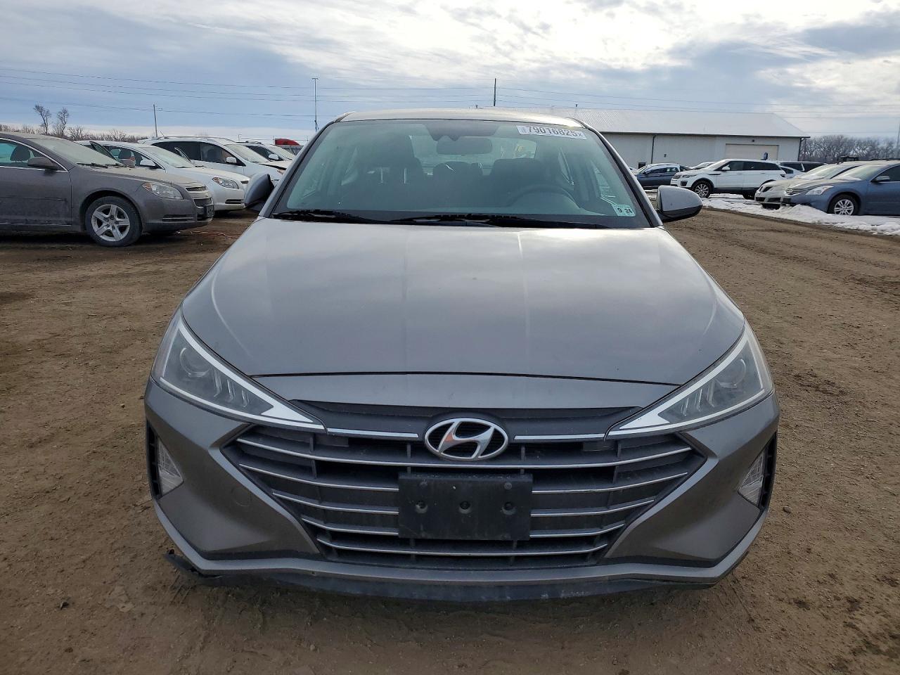 2020 Hyundai Elantra Se - Image 5