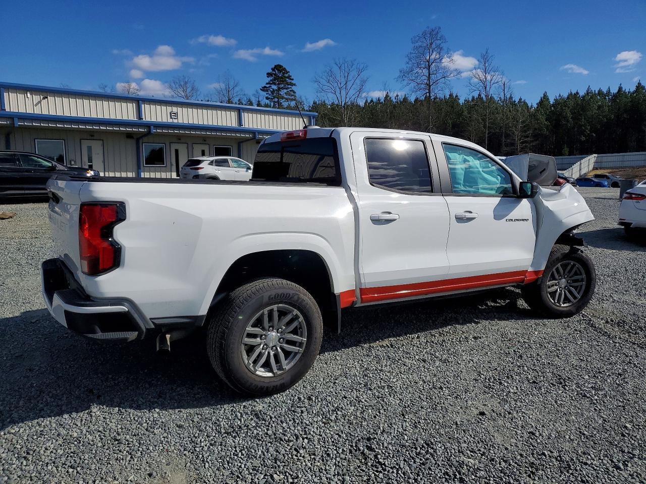 2024 Chevrolet Colorado Lt - Image 3