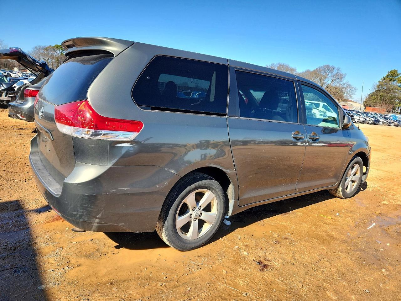 2012 Toyota Sienna Base - Image 3